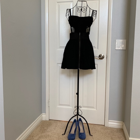 Brand new UO black lace bandeau top M - Picture 6 of 7